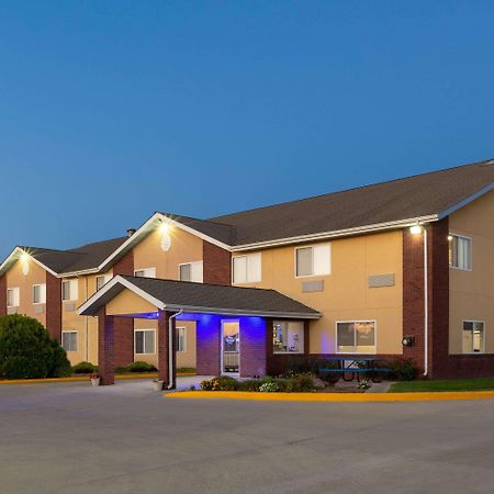 Baymont By Wyndham Fort Dodge Exteriör bild