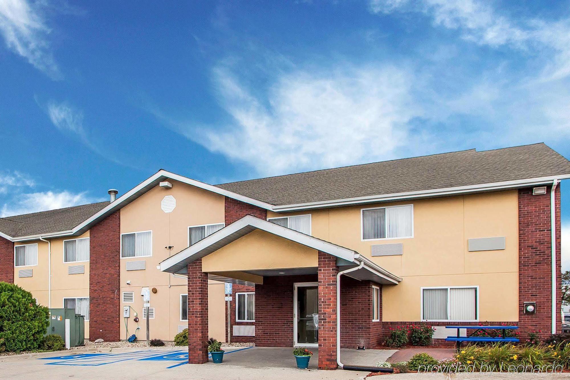 Baymont By Wyndham Fort Dodge Exteriör bild